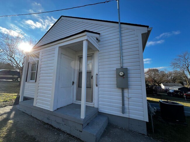 Building Photo - Radford, 2 BR / 1 BA, Available 2/20/26