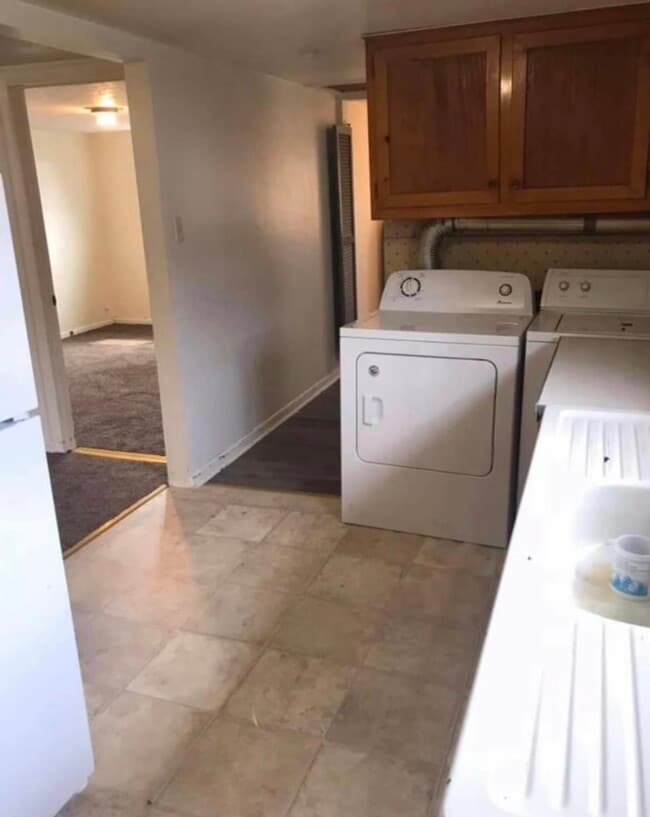 Building Photo - 108 S 2nd Ave