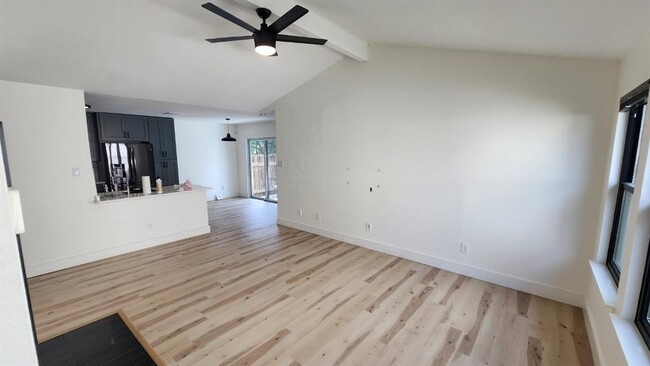 Building Photo - 1905 Golden Pheasant Dr
