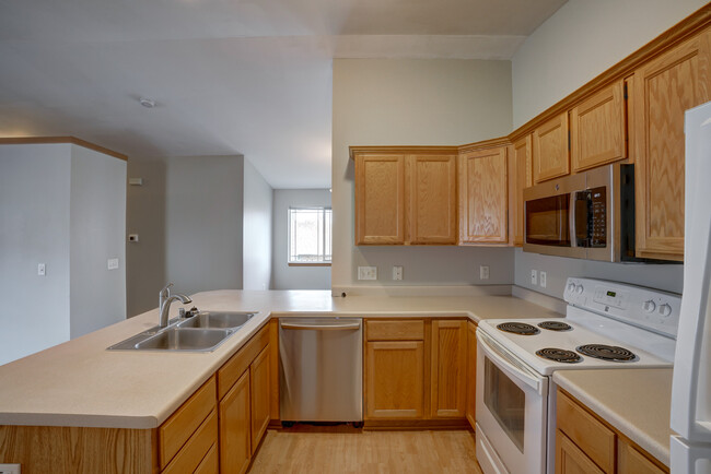 Building Photo - 260 Meadowside Dr