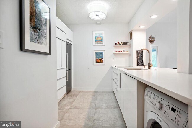 Foto del edificio - 2141 Wisconsin Ave NW