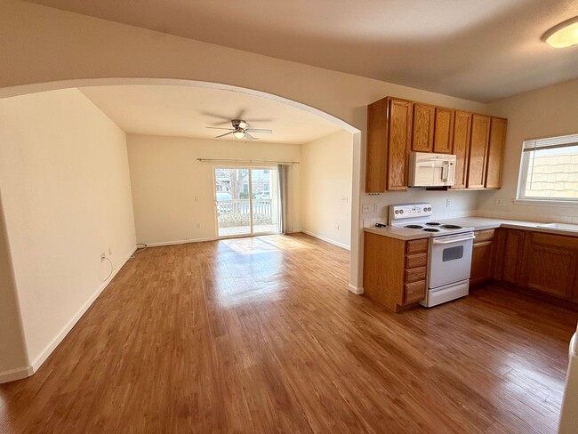 MUST SEE 2 Bed/2 Bath Condo in the Lakeshore at Centerra! - MUST SEE 2 Bed/2 Bath Condo in the Lakeshore at Centerra!