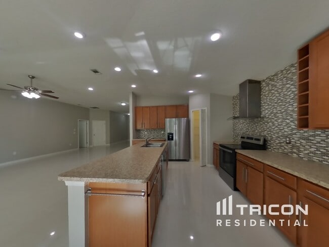 Building Photo - 15252 Bareback Dr