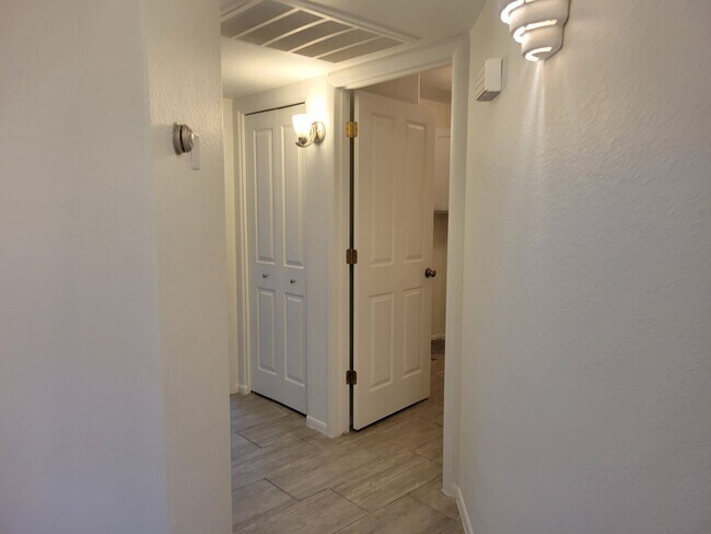 Foto del edificio - Unfurnished Long Term . Occupied DO NOT DI...