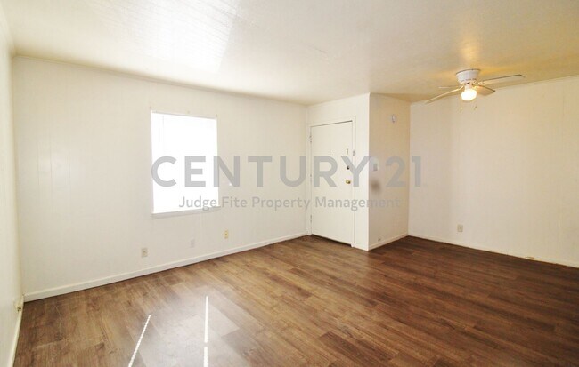 Foto del edificio - Cozy 1/1 Fourplex Unit On A Corner Lot In Weatherford For Rent!
