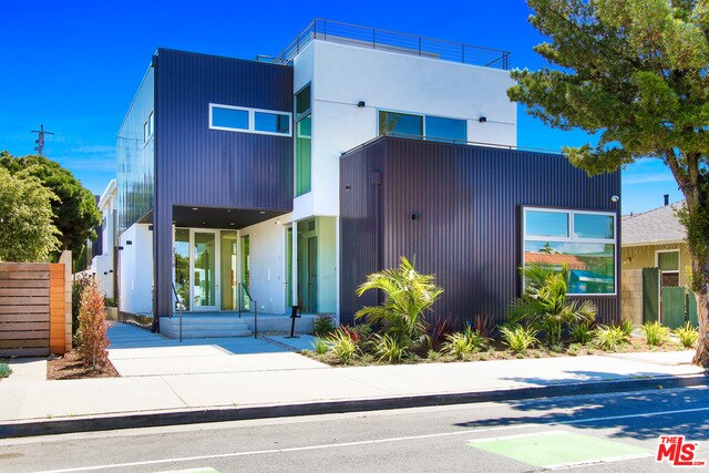 Building Photo - 2318 Ocean Park Blvd