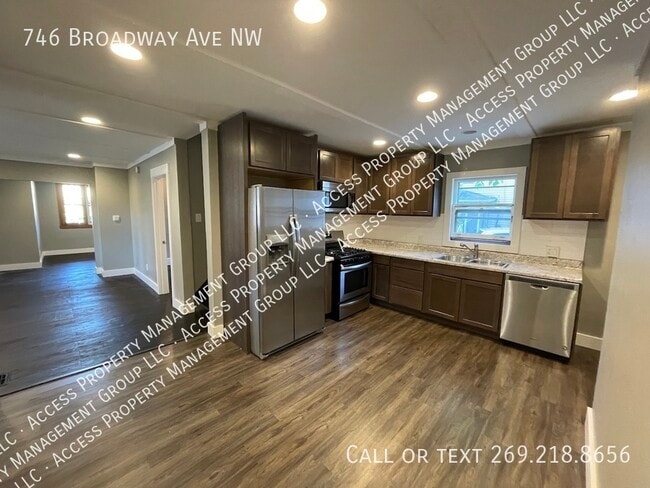 Foto del edificio - 746 Broadway Ave NW