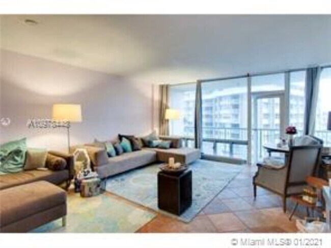 Building Photo - 1408 Brickell Bay Dr