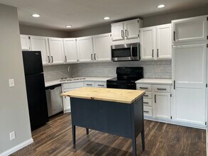 Building Photo - 2160 Ridge Dr