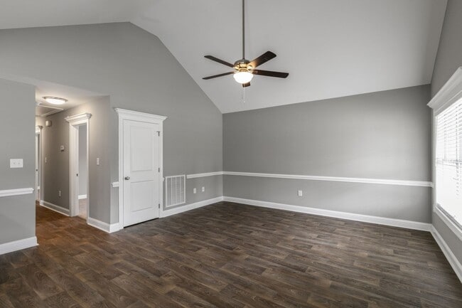 Building Photo - 2705 Buckingham Rd NW