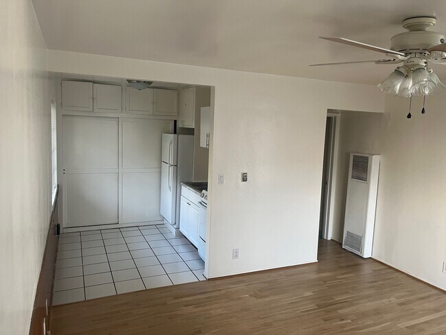 Building Photo - 143 N Hamilton Dr