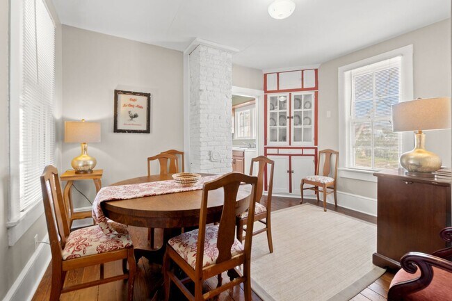 Building Photo - Beautiful, furnished apartment for rent in...