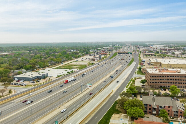 With Interstate 820 nearby, you'll have no trouble accessing the greater DFW.