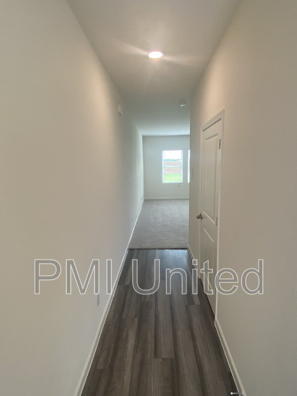Foto del edificio - 404 Merced River Ln