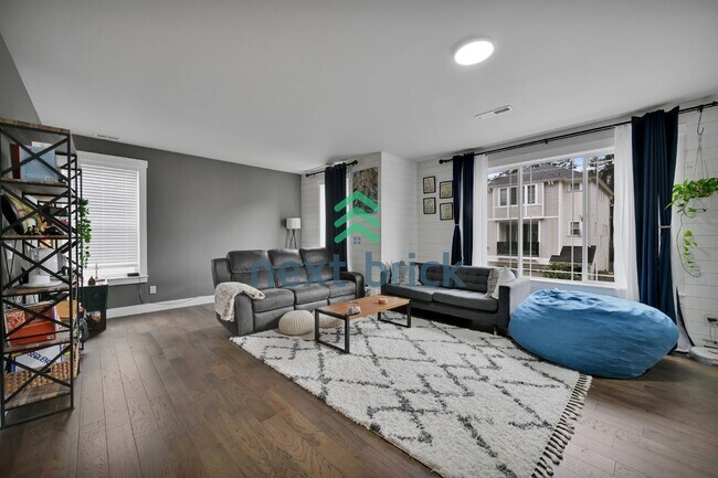 Foto del edificio - Spacious 3-Bed Oasis in Bothell with 3.5 Bathrooms and 2353 Sq Ft!