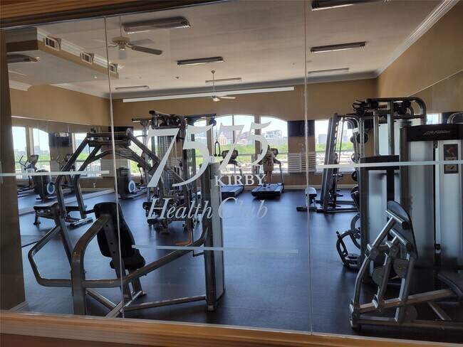 Foto del edificio - 7575 Kirby Dr