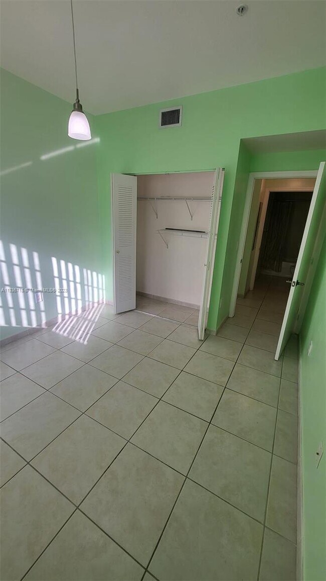 Foto del edificio - 7300 NW 114th Ave