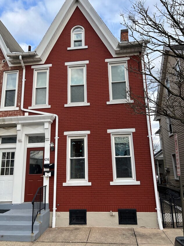 616 Linden St Unit Apartment 1st Floor, Bethlehem, PA 18018 Apartments in Bethlehem, PA