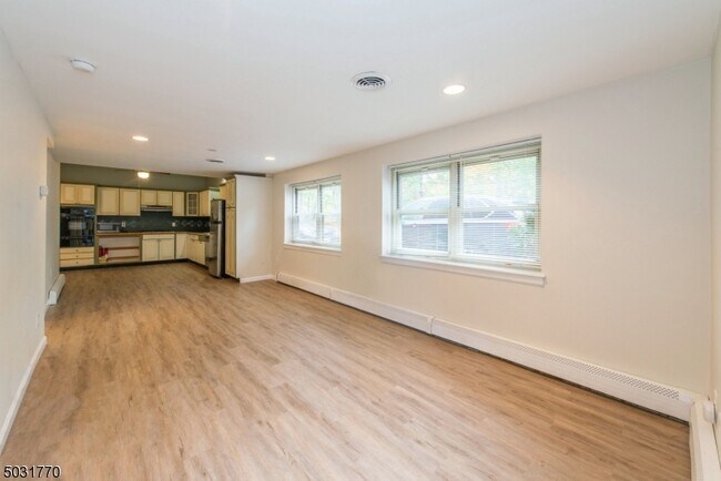 Building Photo - 31 S Mountain Ave