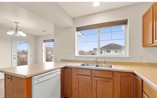 Building Photo - 1120 Longbow Ln