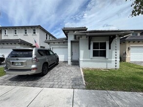 Building Photo - 273 SE 31st Ave