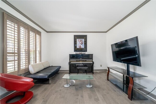 Foto del edificio - 12553 Kensington Blvd