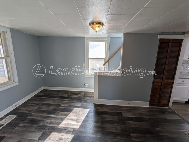 Building Photo - Cozy 2-Bedroom Home on a Beautiful Lot in ...