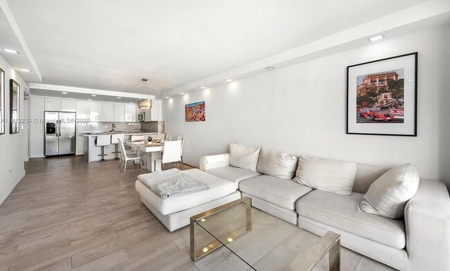 Foto del edificio - Fully renovated 2/2 in Sunny Isles Beach