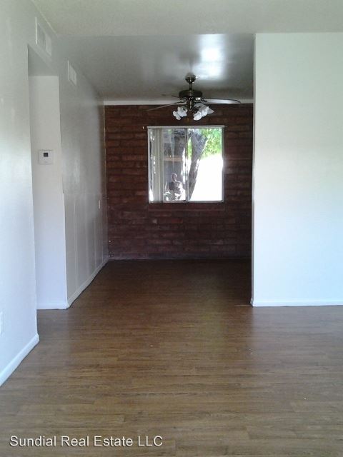 Building Photo - 1000 S Dorsey Ln