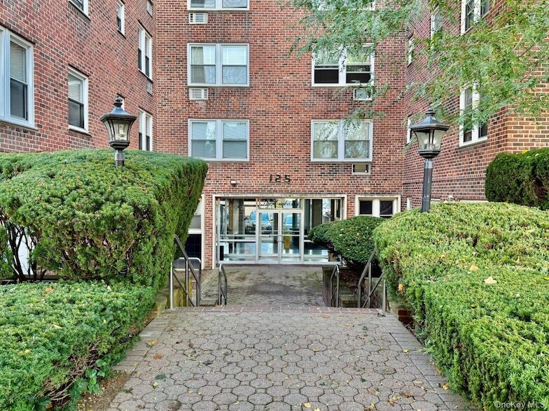 Foto principal - 125 Lincoln Ave