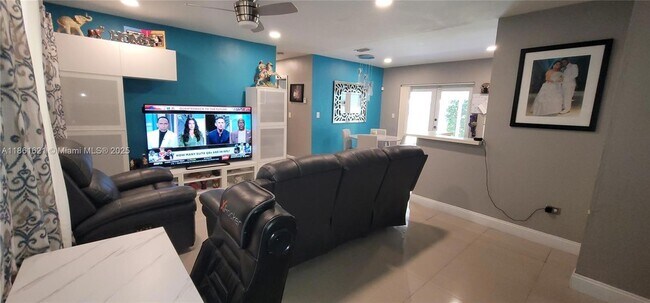 Foto del edificio - 7636 Miramar Pkwy