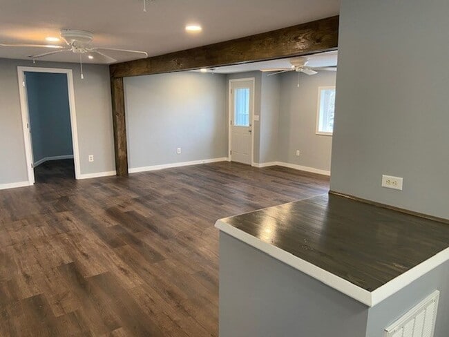 Building Photo - Single-Family Home in Hollister