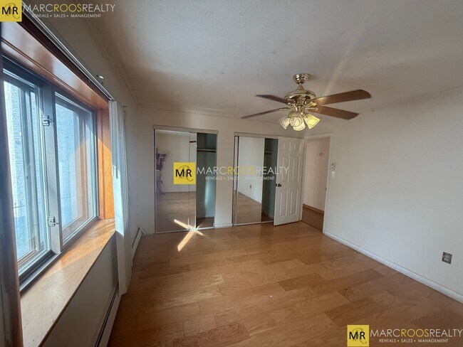 Foto del edificio - 1030 Bennington St
