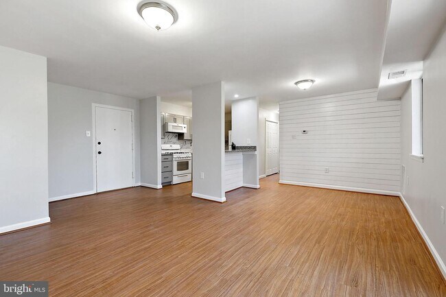 Building Photo - 211 Victor Pkwy
