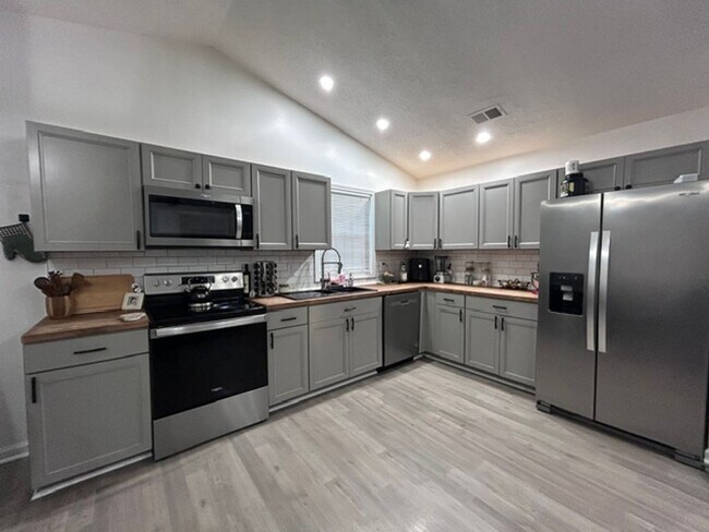 Foto del edificio - 101 Cottonwood Ct