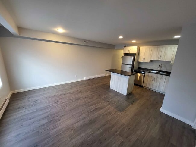 Photo du bâtiment - 1520-1520 Logan Ave