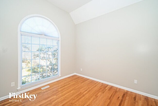 Foto del edificio - 335 Valleyside Dr