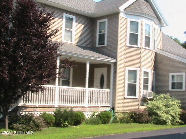 Building Photo - 165 Main St