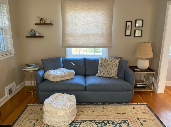 Foto del edificio - 4629 Tilden St NW