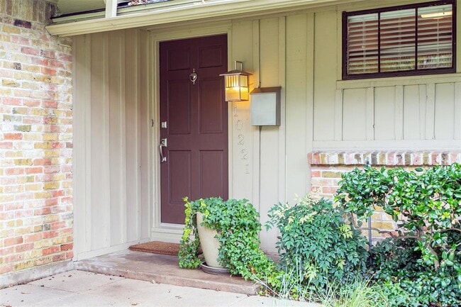 Building Photo - 10221 Timber Trail Dr