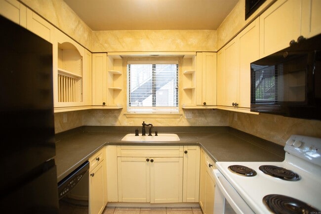 Foto del edificio - 12100 Rainwood Rd