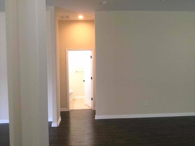 Building Photo - 1633 Mockingbird Ln