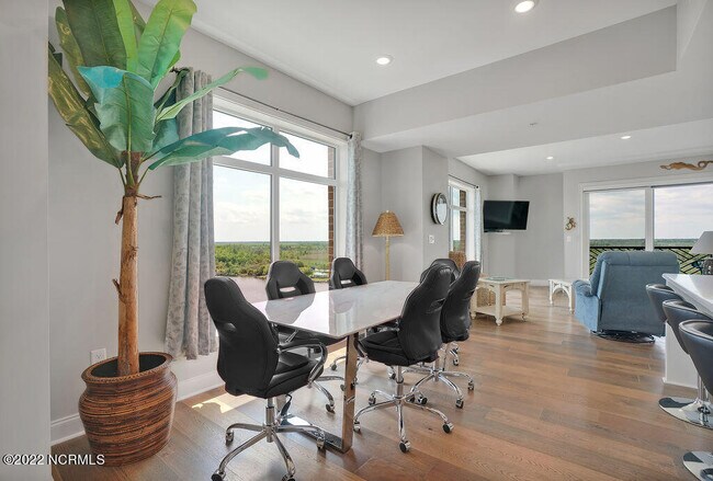 Foto del edificio - 240 N Water St