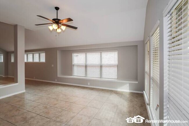 Foto del edificio - Need More Space!! 4 Bedroom with an office...