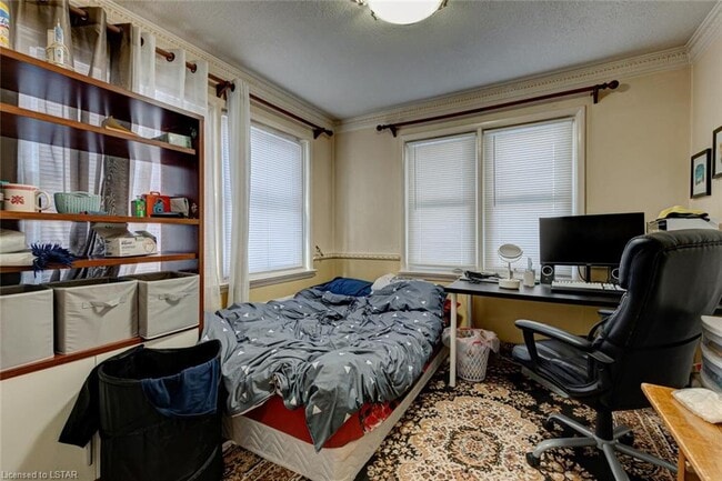 Room 1 - 1534 Western Rd