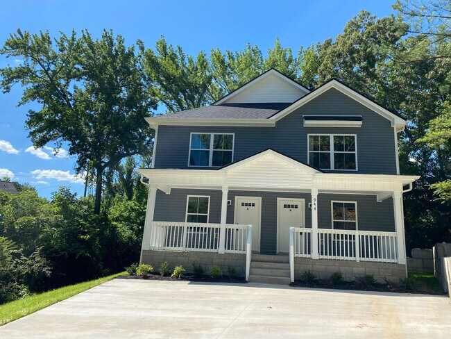 Foto del edificio - Brand New 2 Story Duplex!!  Close to Downtown with 3 bedrooms and 2 baths.