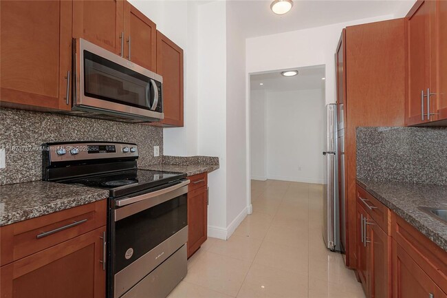 Foto del edificio - 3723 1/2 NW 7th St