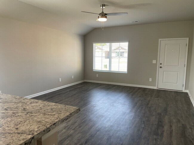 Foto del edificio - Stunning 3-Bedroom Ranch Home in Kendall T...