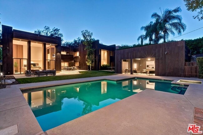 Building Photo - 604 N Alpine Dr