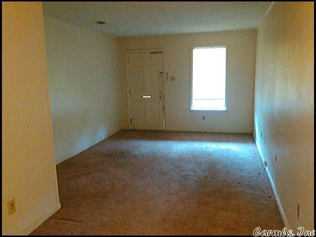 Building Photo - 205 Oak Ln